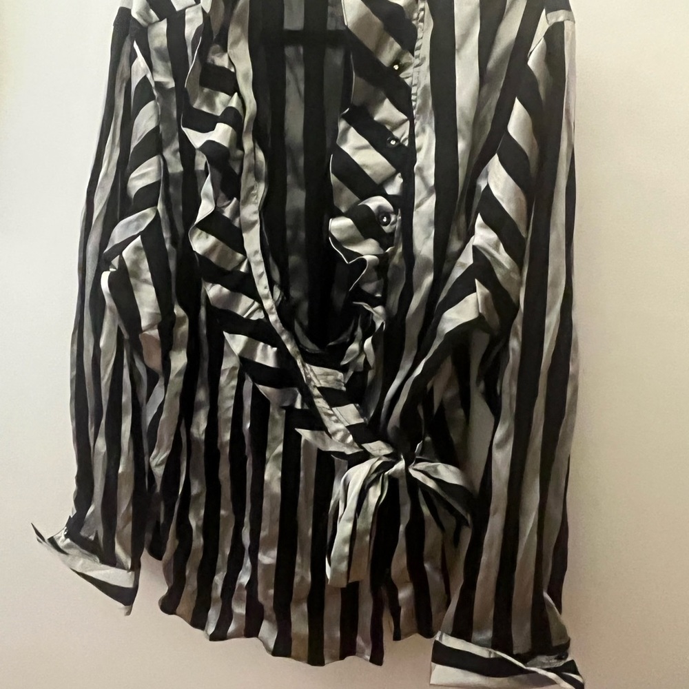 Women’s Blouse - Picture 2 of 3